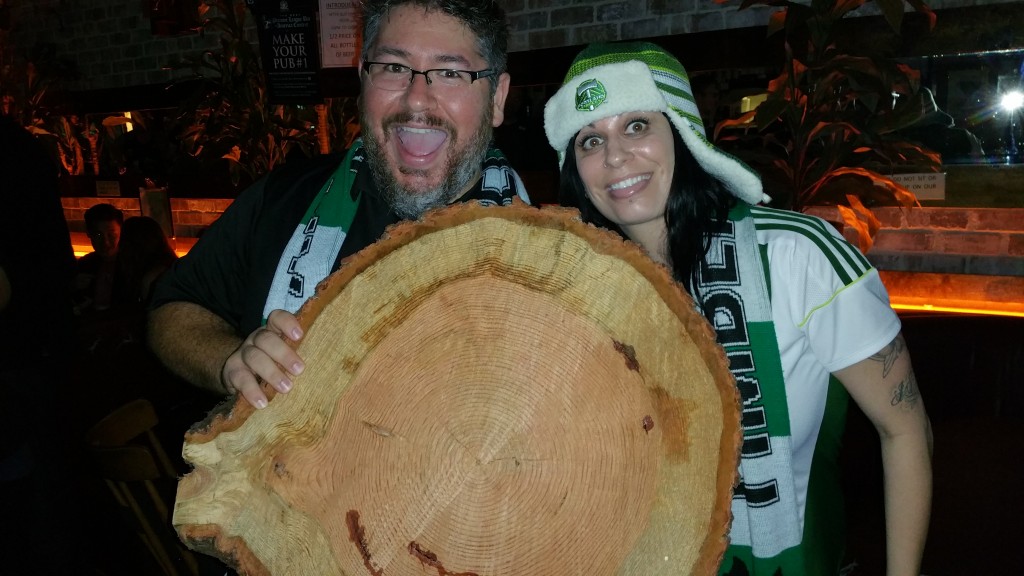 Green and Golden Gate supporters at the Mad Dog in the Fog. Photo by Victor Castillio.
